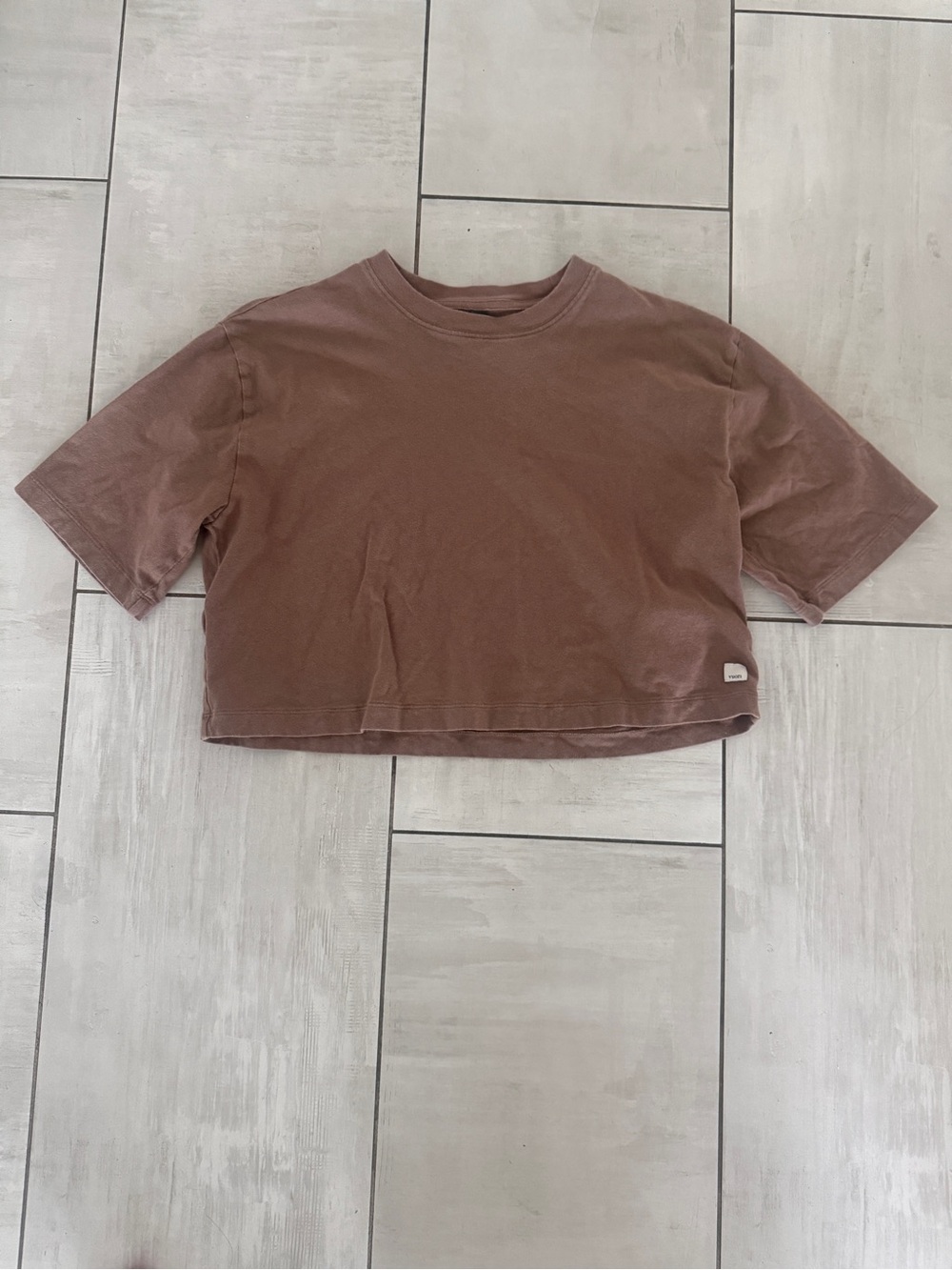 VUORI Heavyweight Cropped Cotton Tee in Brown size M